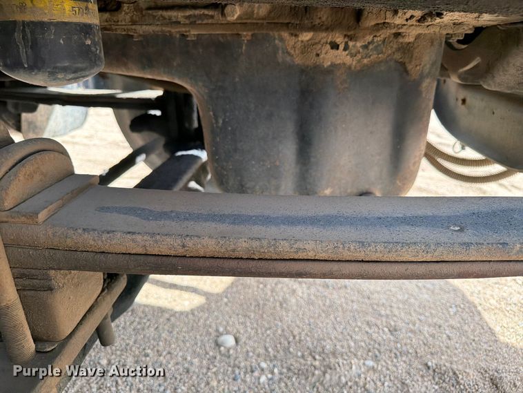 image for item FK0217 2001 International 9100i semi truck