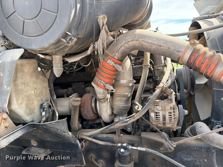 image for item FK0217 2001 International 9100i semi truck