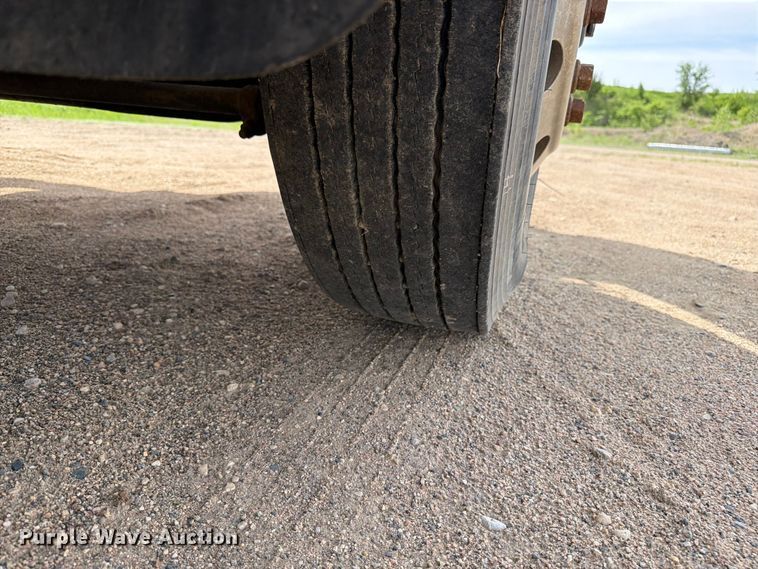 image for item FK0217 2001 International 9100i semi truck