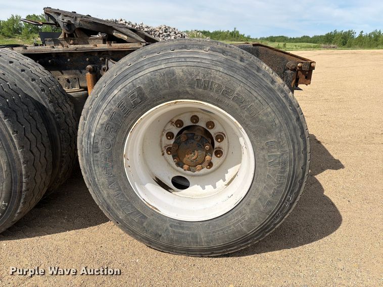 image for item FK0217 2001 International 9100i semi truck
