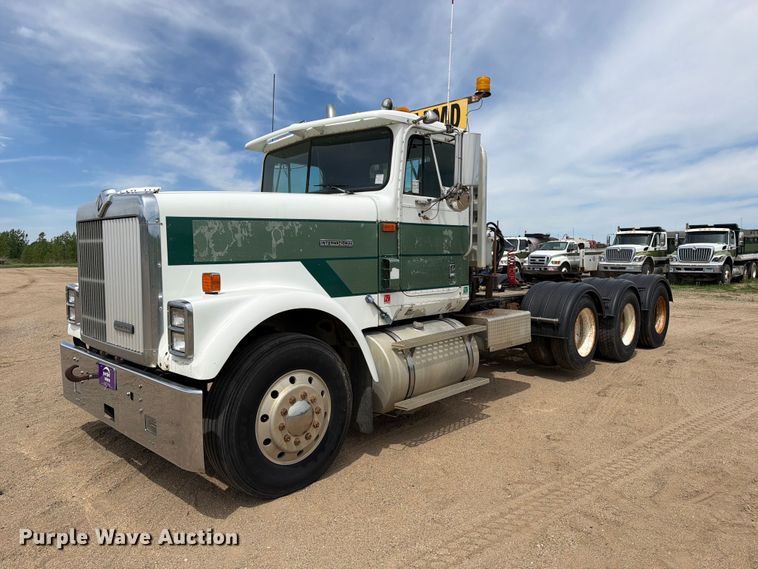 image for item FK0218 1999 International 9309 semi truck