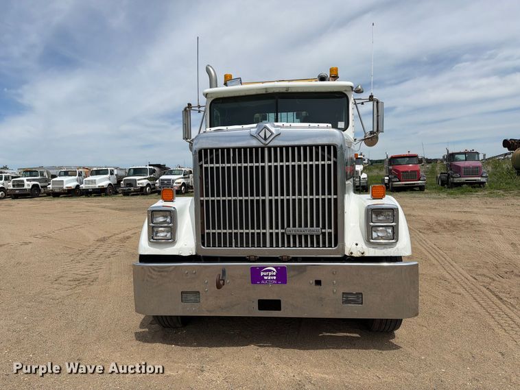image for item FK0218 1999 International 9309 semi truck
