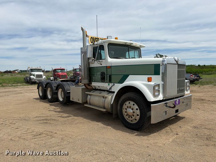 image for item FK0218 1999 International 9309 semi truck