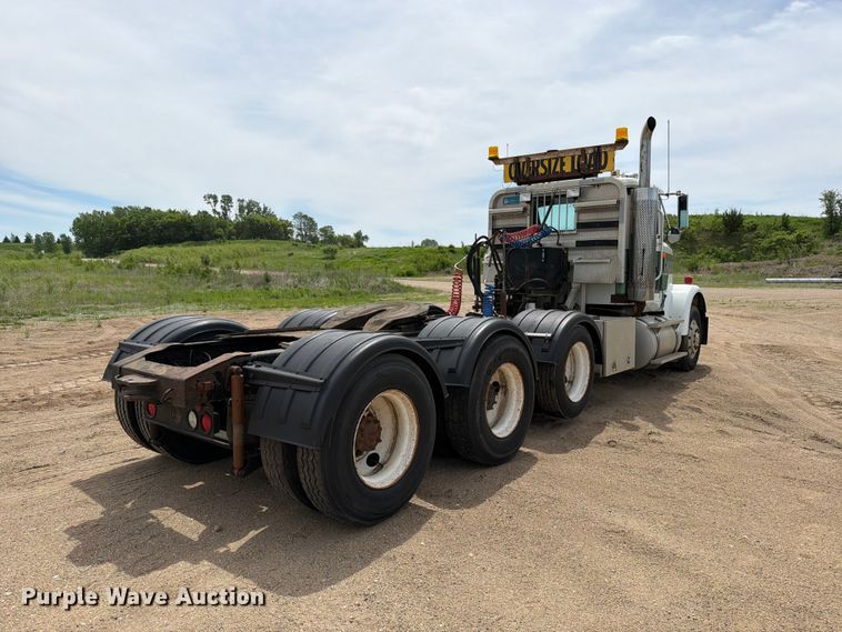 image for item FK0218 1999 International 9309 semi truck