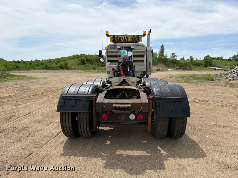 image for item FK0218 1999 International 9309 semi truck