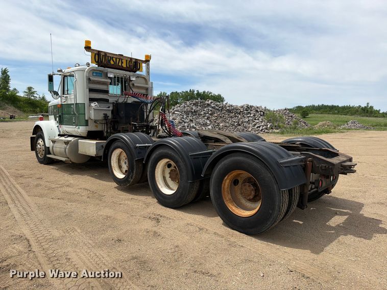 image for item FK0218 1999 International 9309 semi truck