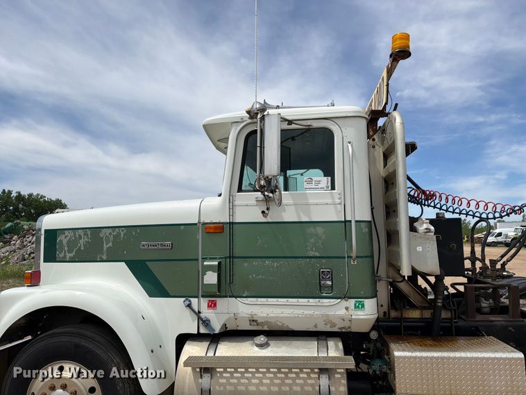 image for item FK0218 1999 International 9309 semi truck