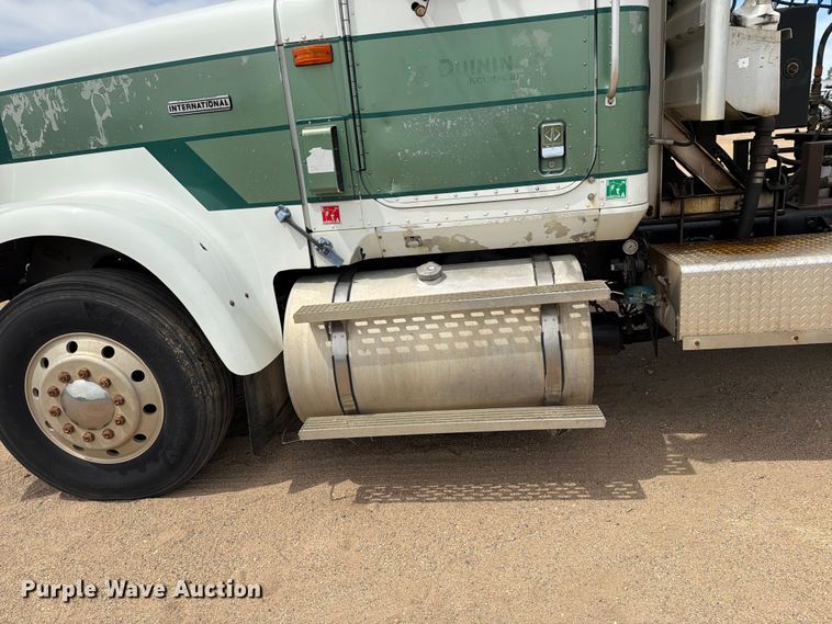 image for item FK0218 1999 International 9309 semi truck