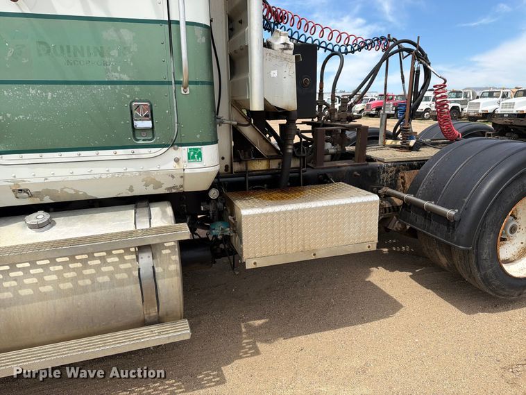 image for item FK0218 1999 International 9309 semi truck