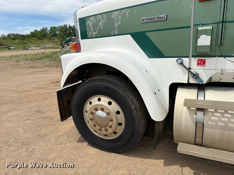 image for item FK0218 1999 International 9309 semi truck