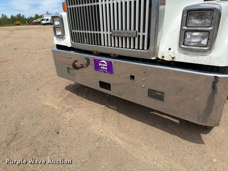 image for item FK0218 1999 International 9309 semi truck