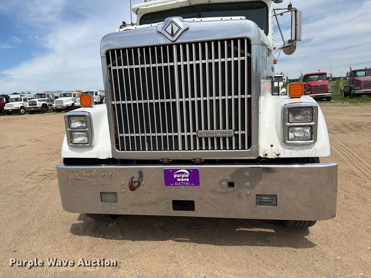 image for item FK0218 1999 International 9309 semi truck