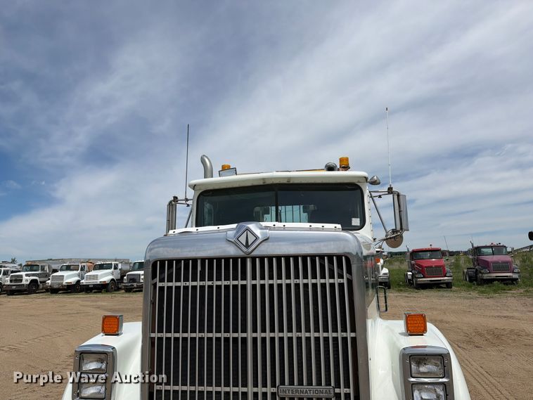 image for item FK0218 1999 International 9309 semi truck