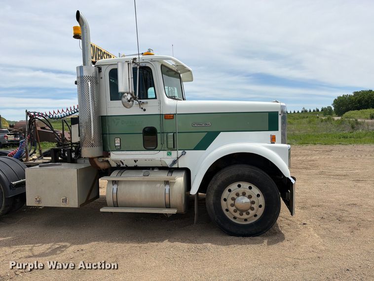 image for item FK0218 1999 International 9309 semi truck