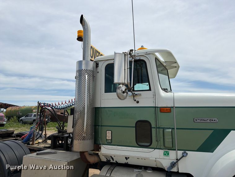 image for item FK0218 1999 International 9309 semi truck
