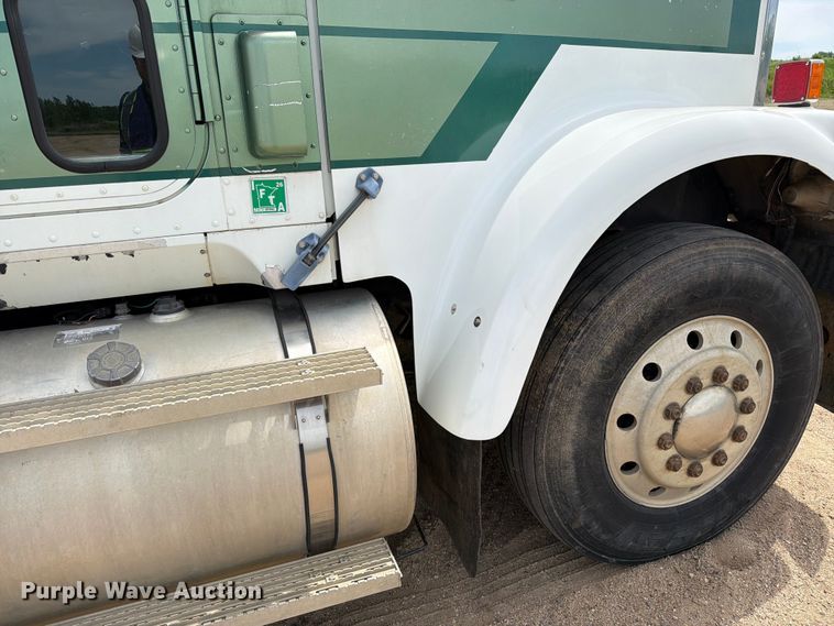 image for item FK0218 1999 International 9309 semi truck