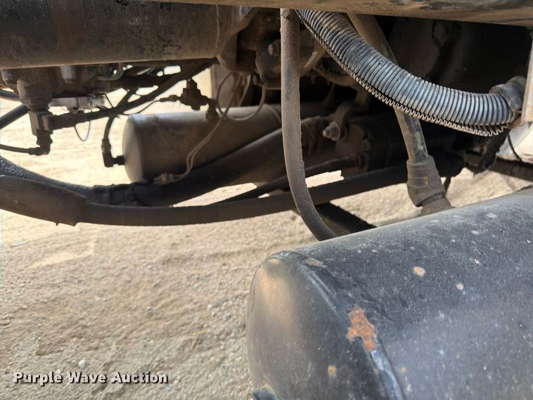image for item FK0218 1999 International 9309 semi truck