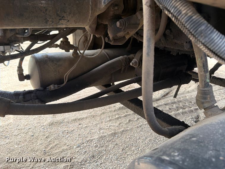 image for item FK0218 1999 International 9309 semi truck