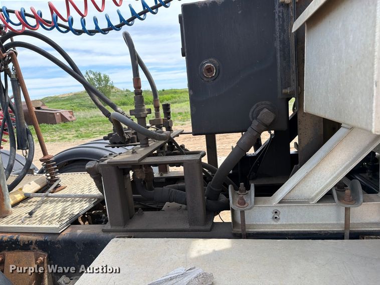 image for item FK0218 1999 International 9309 semi truck