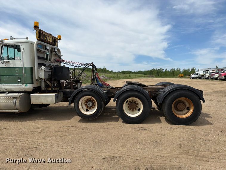 image for item FK0218 1999 International 9309 semi truck