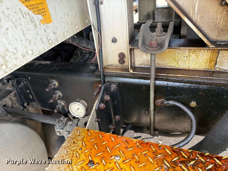 image for item FK0218 1999 International 9309 semi truck