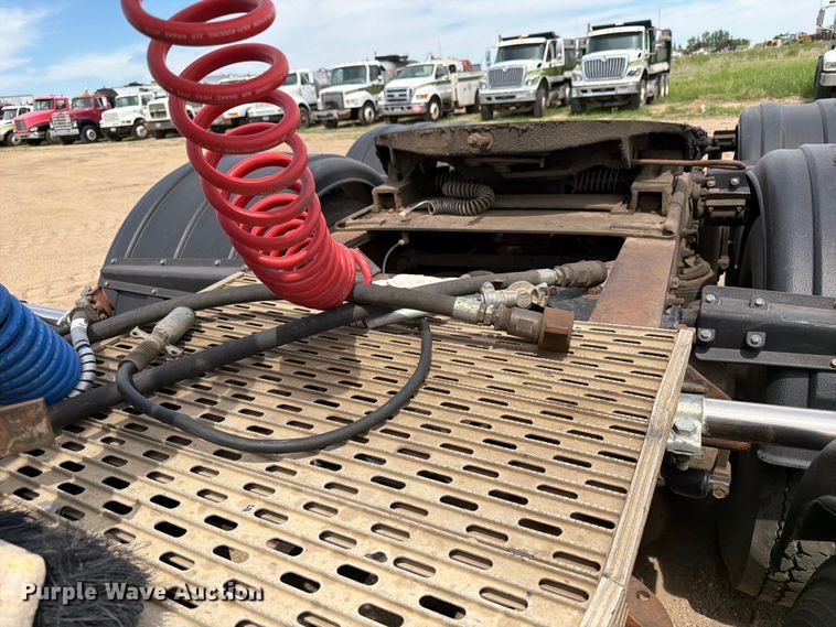 image for item FK0218 1999 International 9309 semi truck