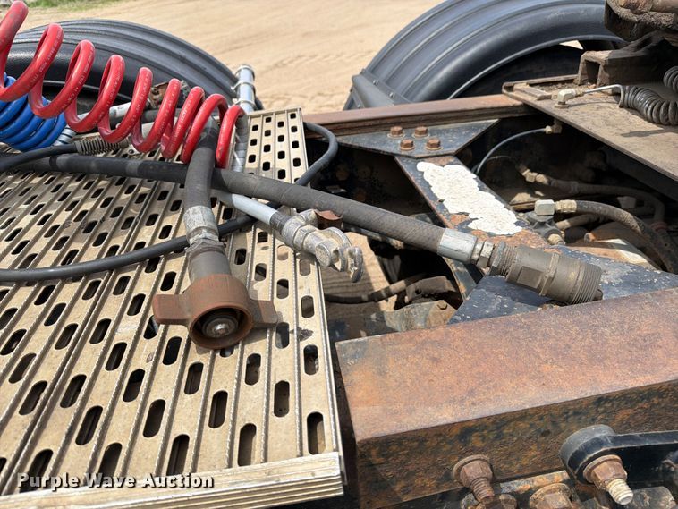 image for item FK0218 1999 International 9309 semi truck