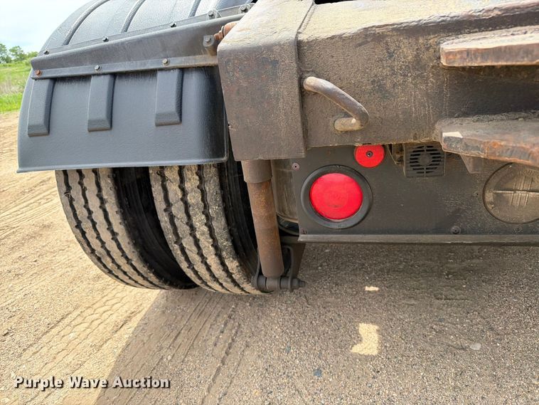 image for item FK0218 1999 International 9309 semi truck
