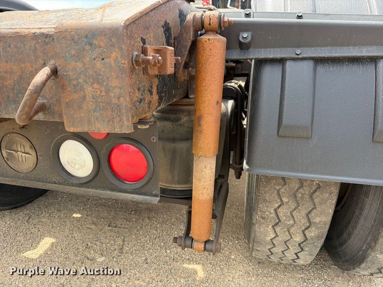image for item FK0218 1999 International 9309 semi truck