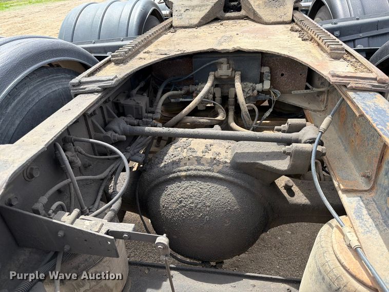 image for item FK0218 1999 International 9309 semi truck