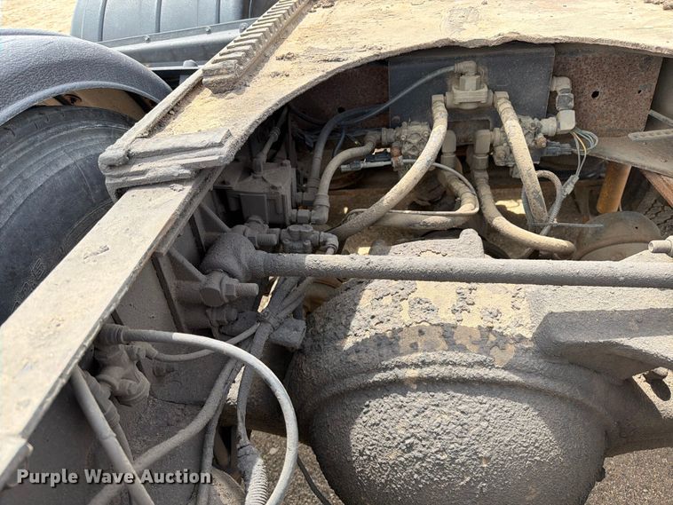image for item FK0218 1999 International 9309 semi truck