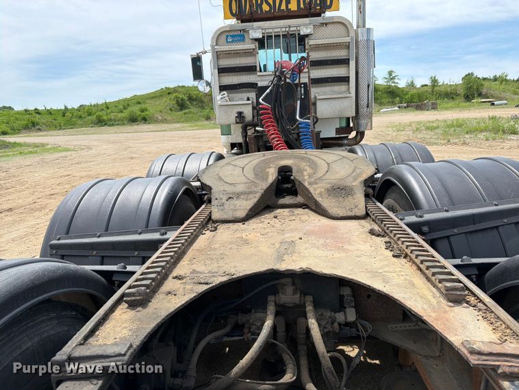 image for item FK0218 1999 International 9309 semi truck