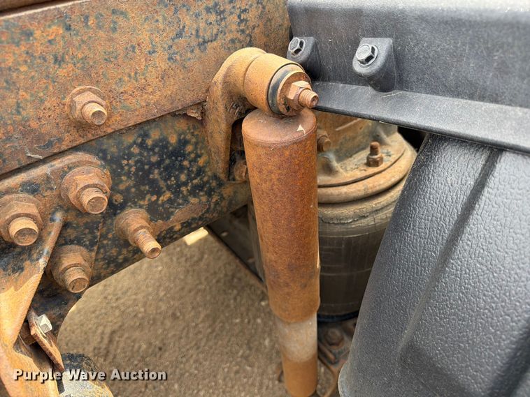 image for item FK0218 1999 International 9309 semi truck