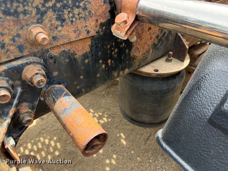 image for item FK0218 1999 International 9309 semi truck