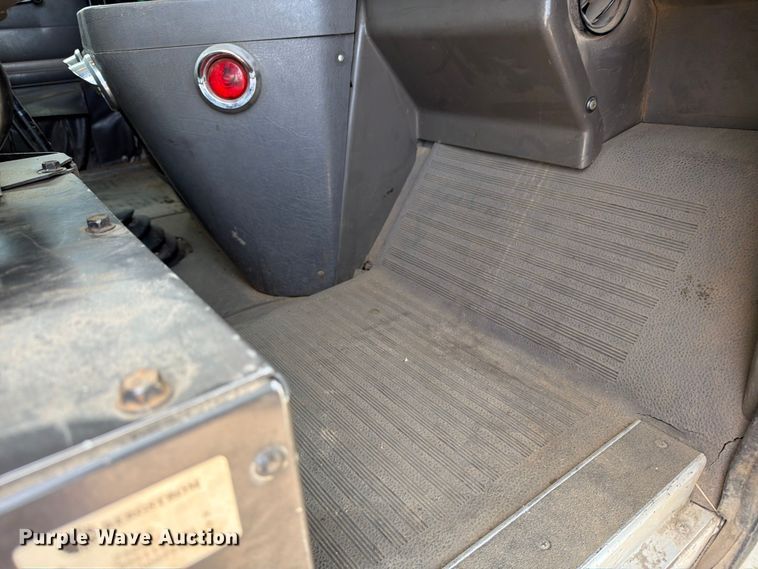 image for item FK0218 1999 International 9309 semi truck