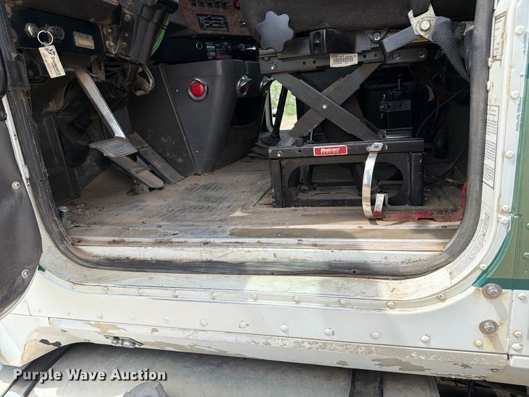 image for item FK0218 1999 International 9309 semi truck