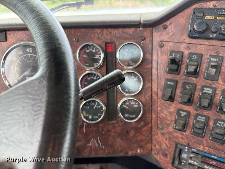 image for item FK0218 1999 International 9309 semi truck