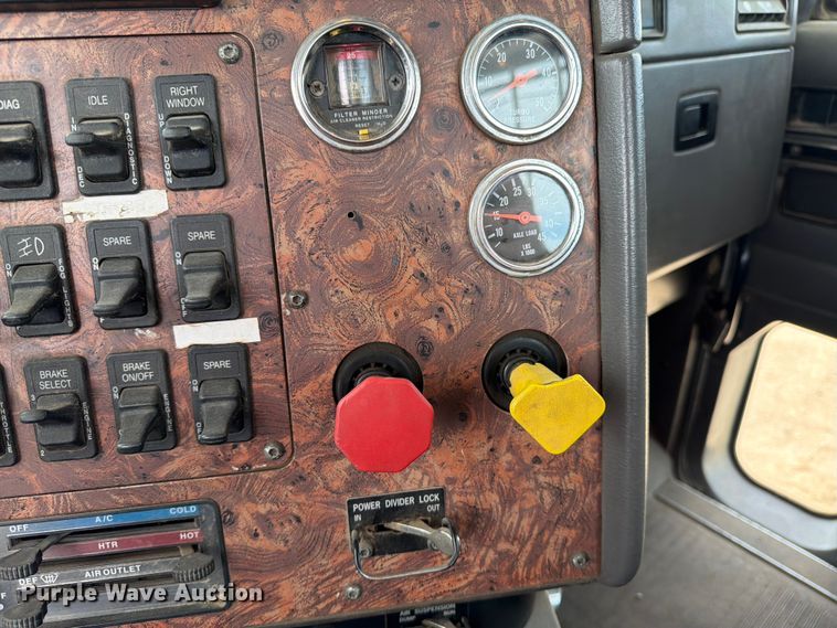 image for item FK0218 1999 International 9309 semi truck