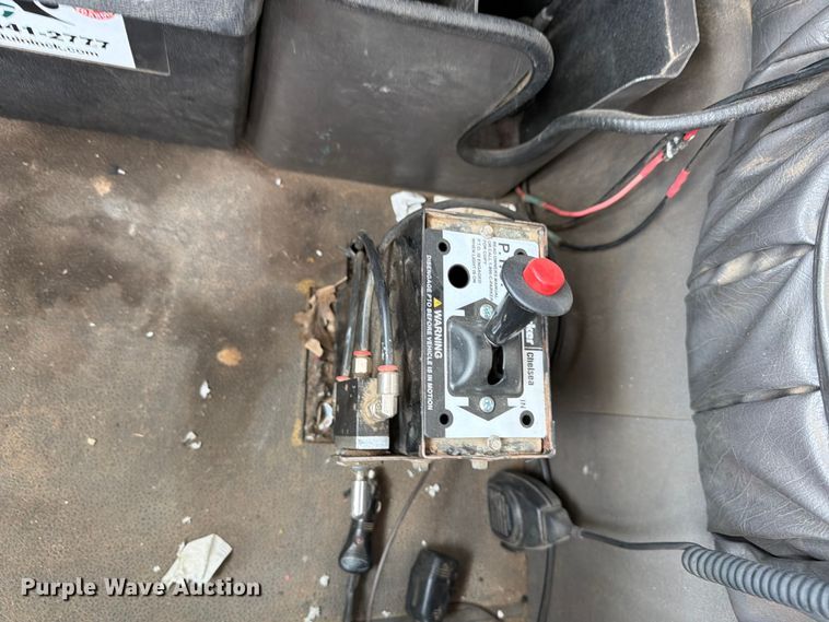 image for item FK0218 1999 International 9309 semi truck