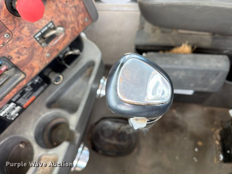 image for item FK0218 1999 International 9309 semi truck