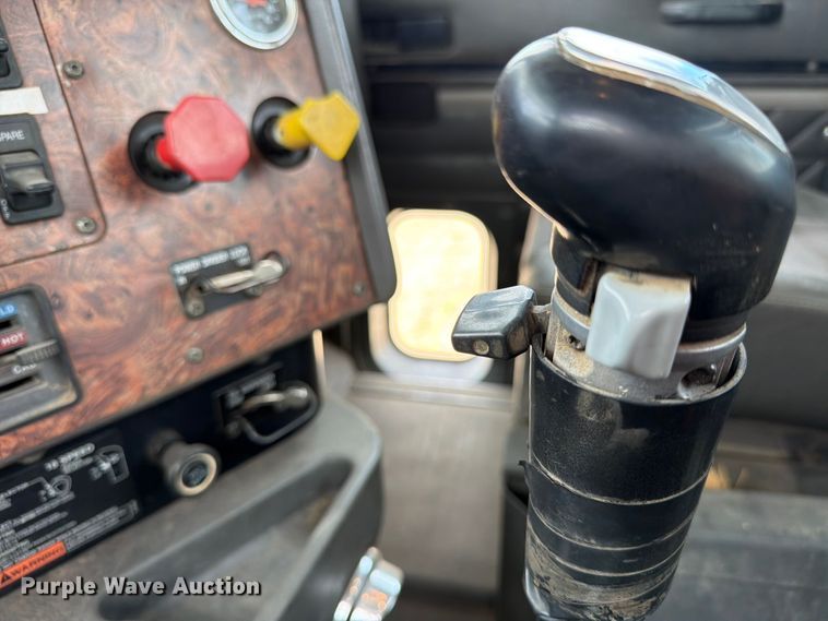 image for item FK0218 1999 International 9309 semi truck
