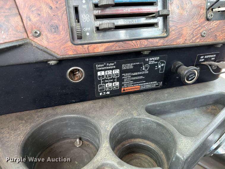 image for item FK0218 1999 International 9309 semi truck