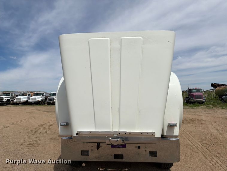 image for item FK0218 1999 International 9309 semi truck