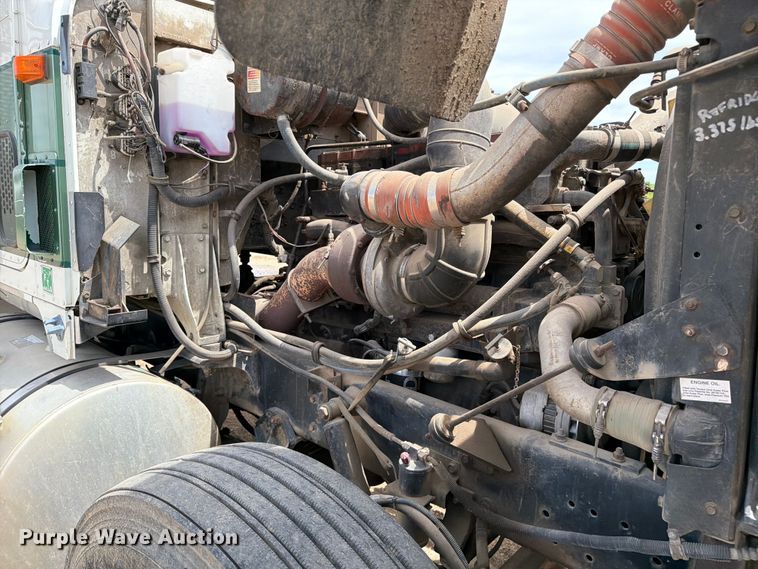 image for item FK0218 1999 International 9309 semi truck