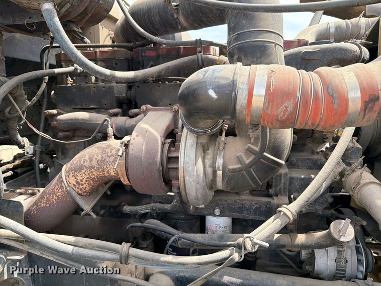 image for item FK0218 1999 International 9309 semi truck