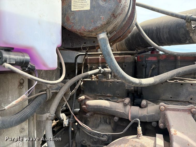 image for item FK0218 1999 International 9309 semi truck