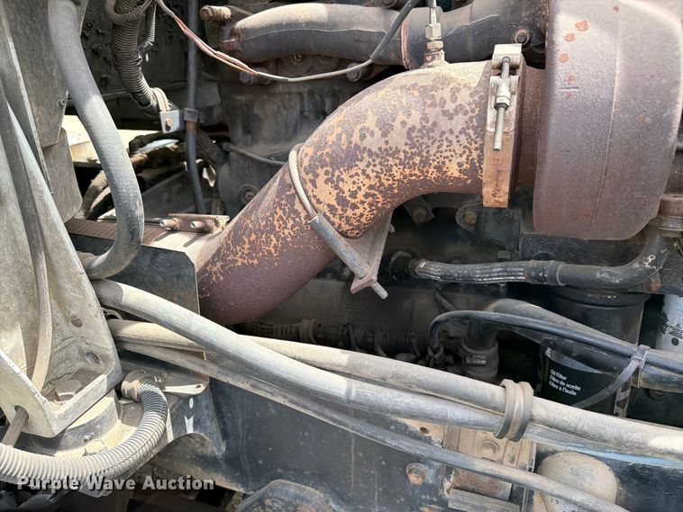 image for item FK0218 1999 International 9309 semi truck