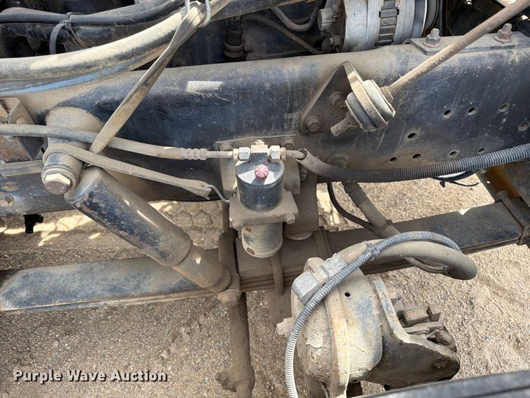 image for item FK0218 1999 International 9309 semi truck