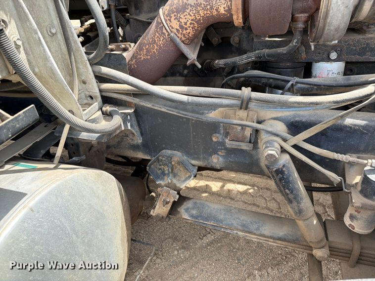 image for item FK0218 1999 International 9309 semi truck