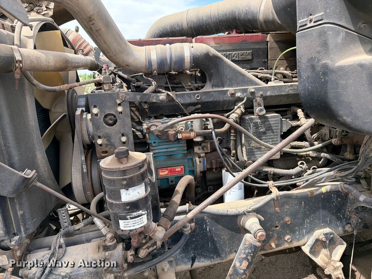 image for item FK0218 1999 International 9309 semi truck